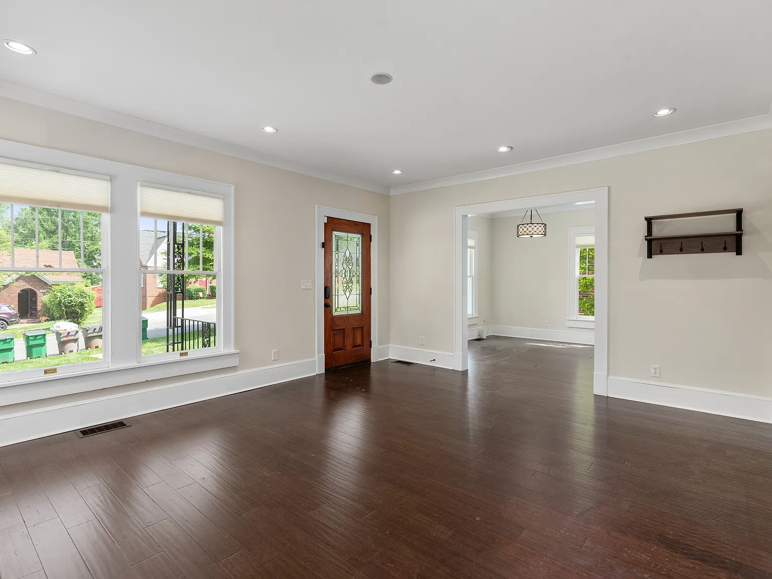 421 Heathcliff St — Photo 4