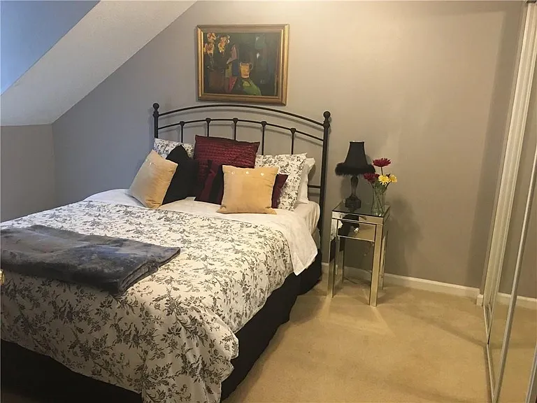 1042 Sasha Ln — Photo 9