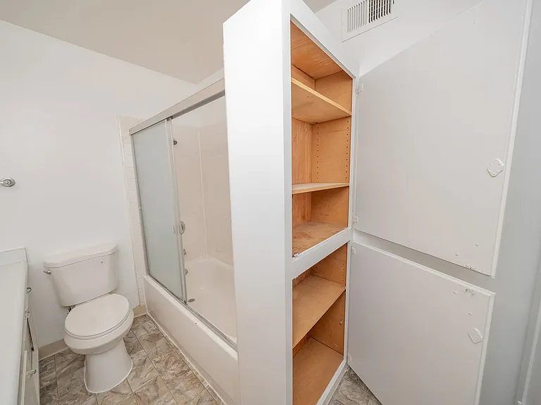 1467 Russell Street — Photo 11