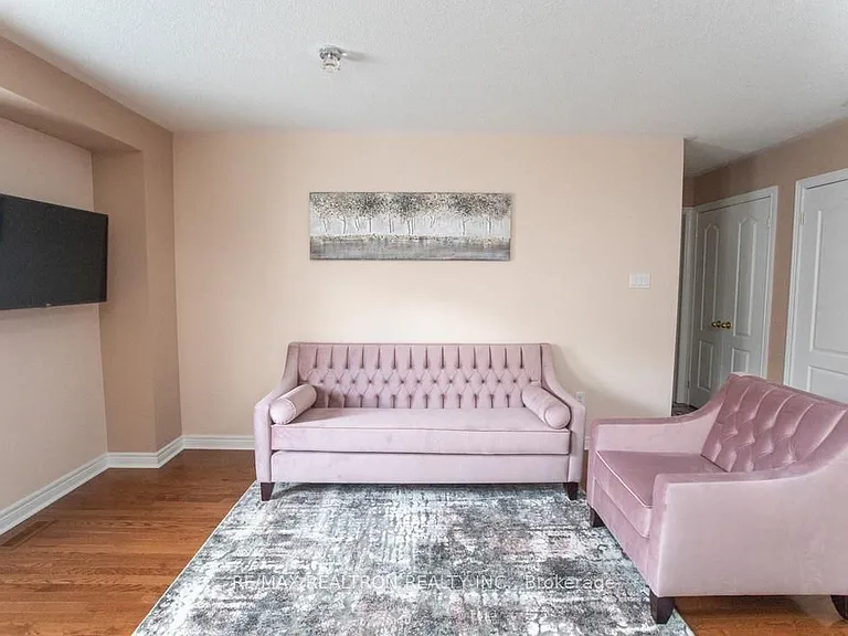 54 Chayna Cres — Photo 10