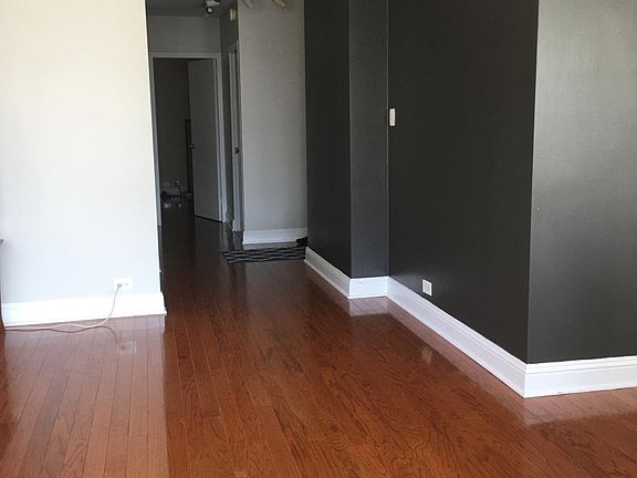 4th image of 360 W Wellington Ave APT 11B