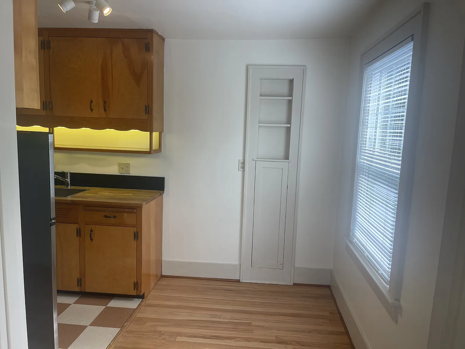 934 Northeast 5th Avenue - 2 — Photo 4