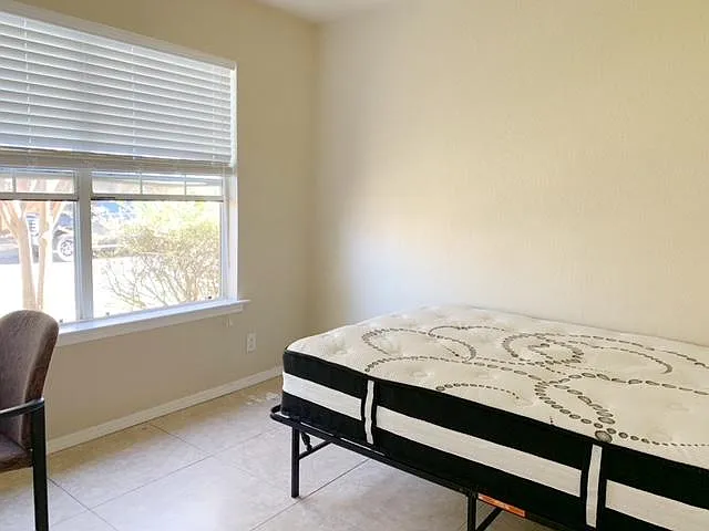 403 Amberdale Oak — Photo 16
