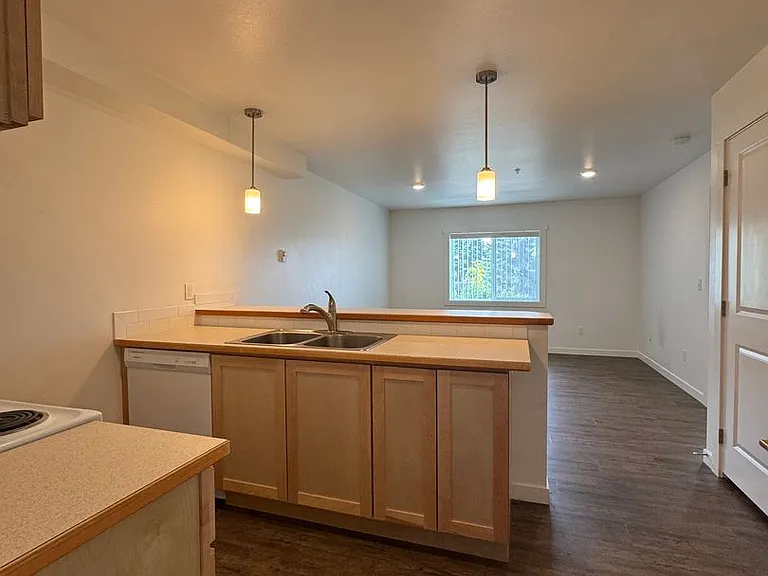 2249 N Airport Rd — Photo 31