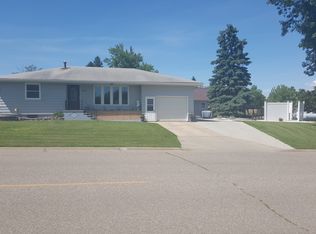 302 E 6th St, Adrian, MN 56110