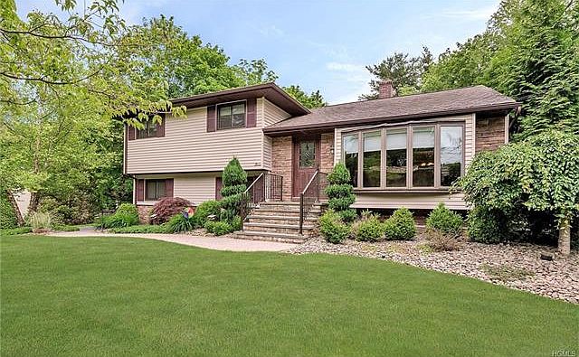 1st image of 7 Scott Dr