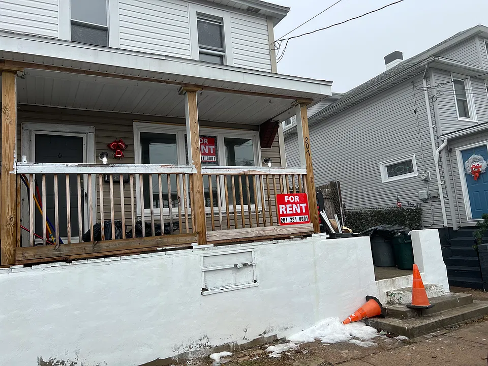207 W Sherman St