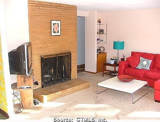 Large LR/Fireplace