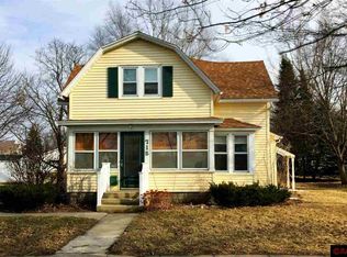 715 N 4th St, Saint Peter, MN 56082
