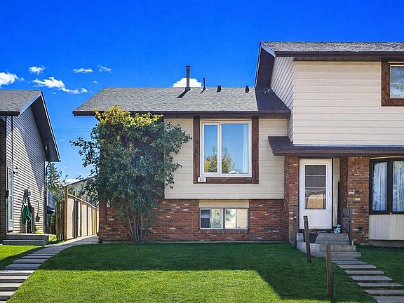 2nd image of 49 N Castlebrook Way NE