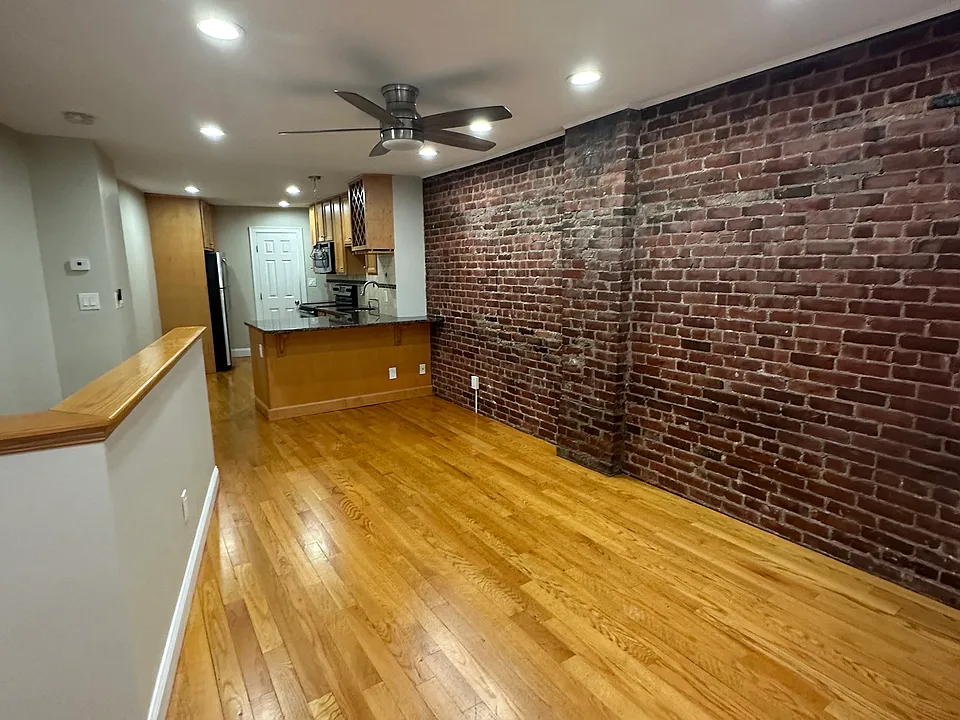 139 Salem St #1
