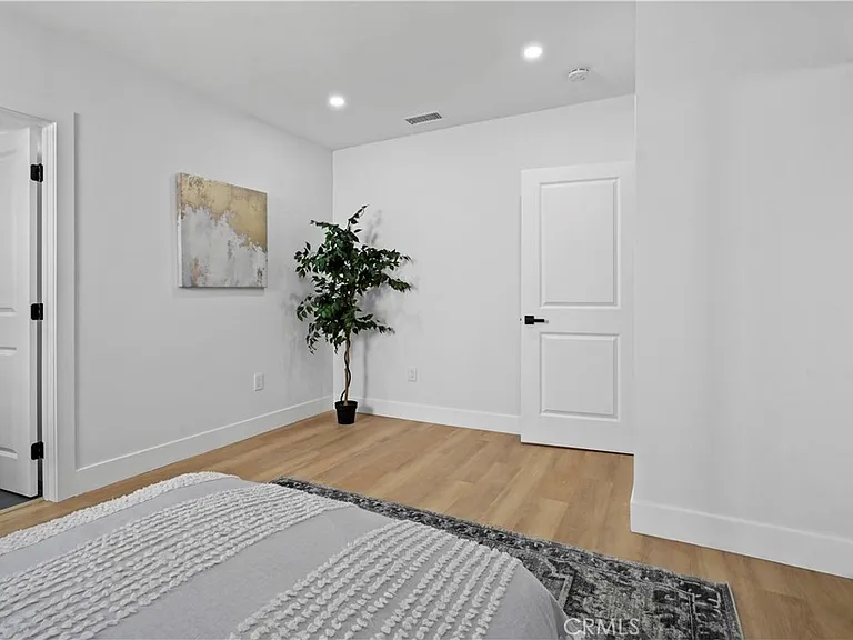 856 Newton St #856 — Photo 9