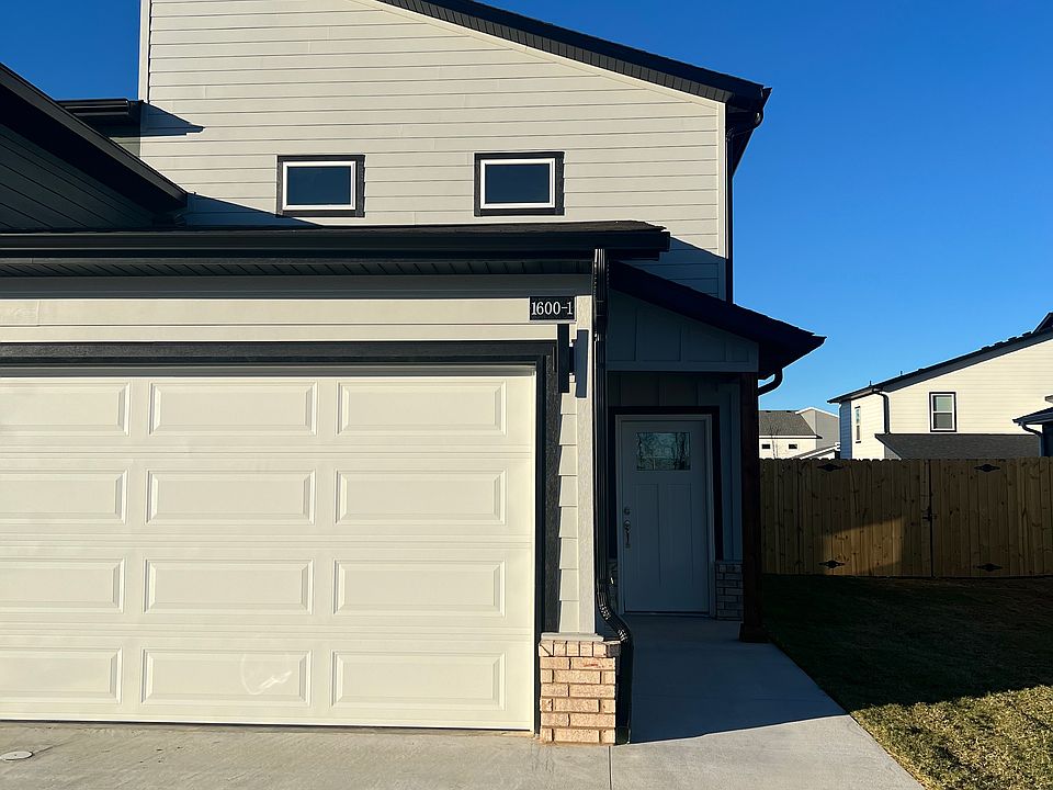 1st image of 1600 SW Poigai Way #1