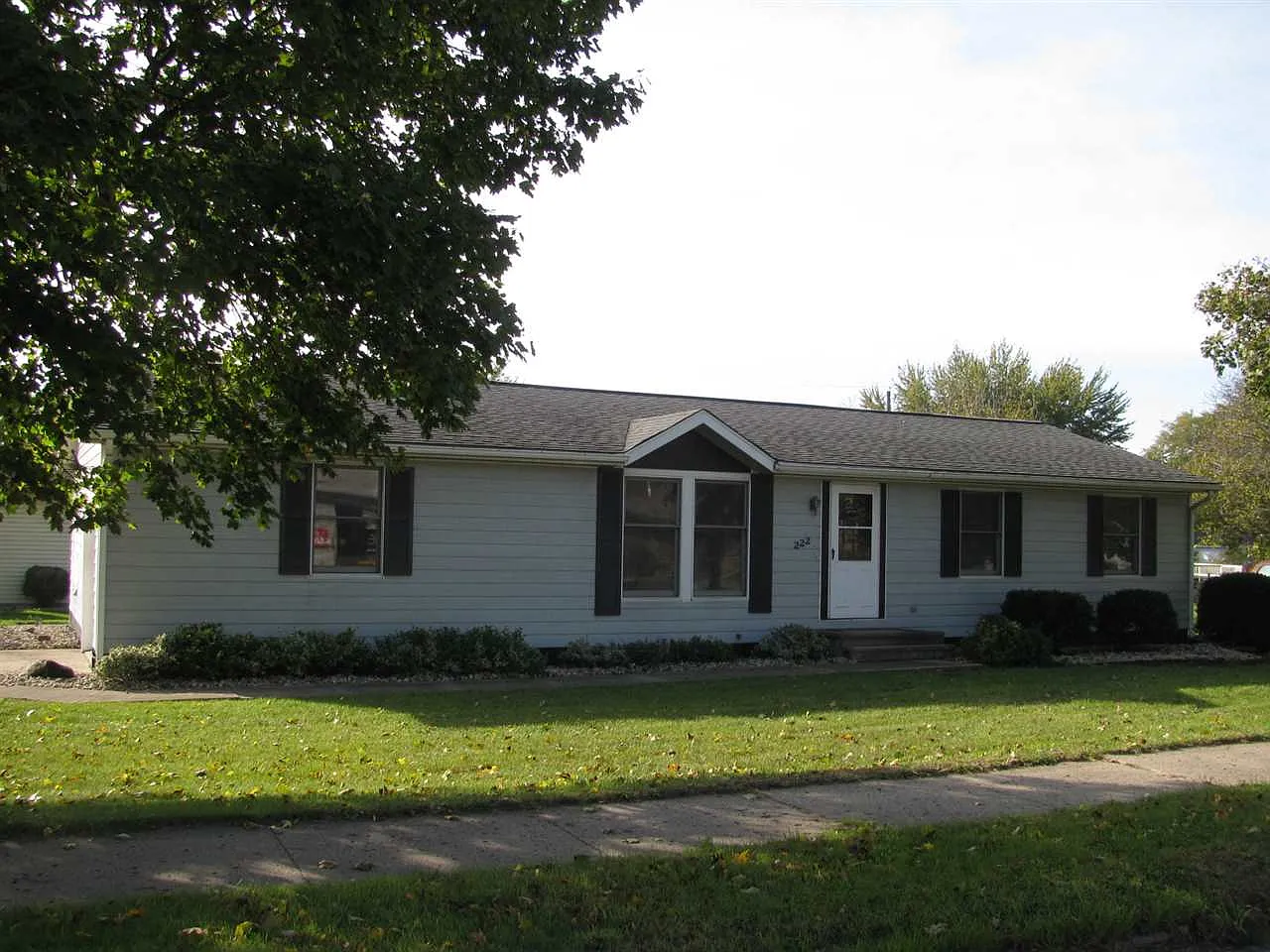 222 E North St photo 1