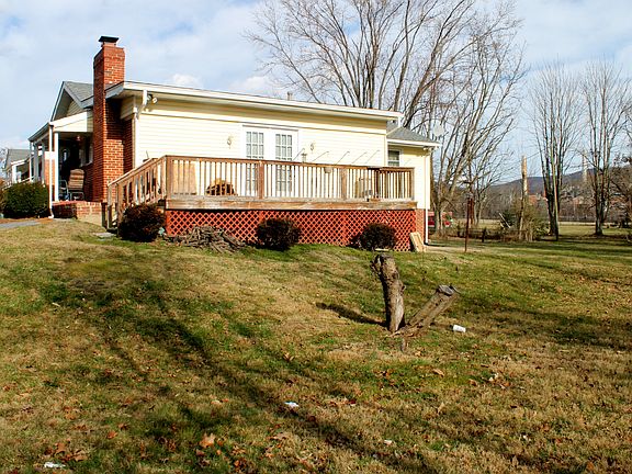 Only 1 neighboring house