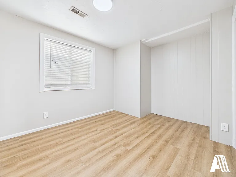 967 W Duplex — Photo 20