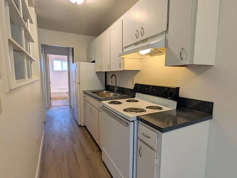 West Slope Apartments — Photo 11