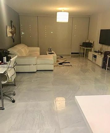 3rd image of 18021 Biscayne Blvd APT 303