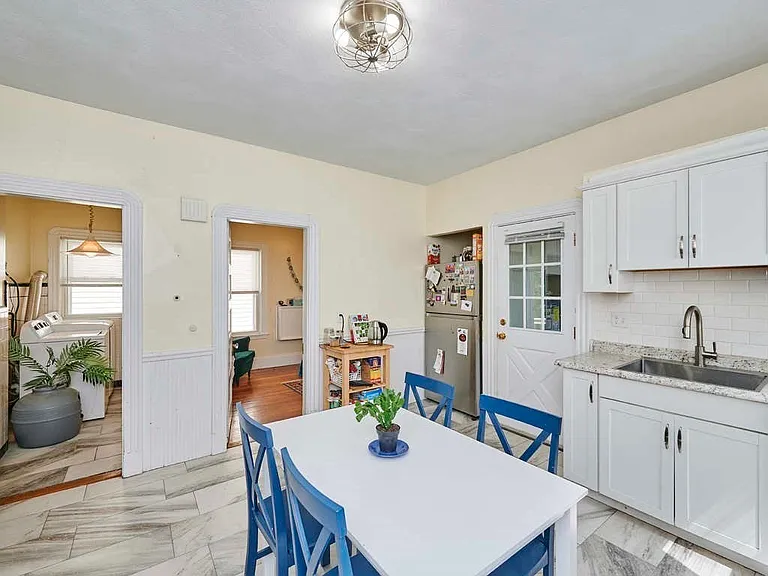 48 Wordsworth St #2 — Photo 4