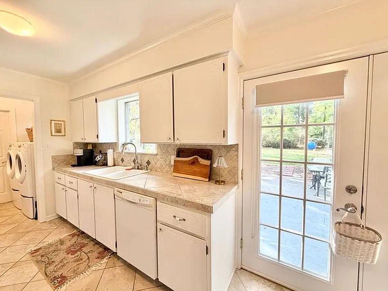 490 Strathy Hall Dr — Photo 12