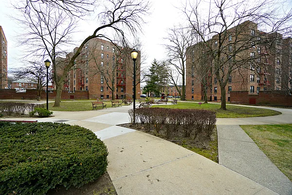 Sold by Anna Pinto Realty | media 11