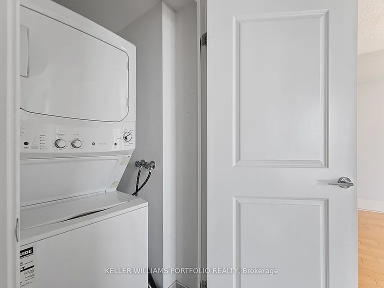 39 Upper Duke Cres #607 — Photo 25
