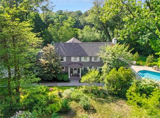 39 Barkers Point Rd, Port Washington, NY 11050