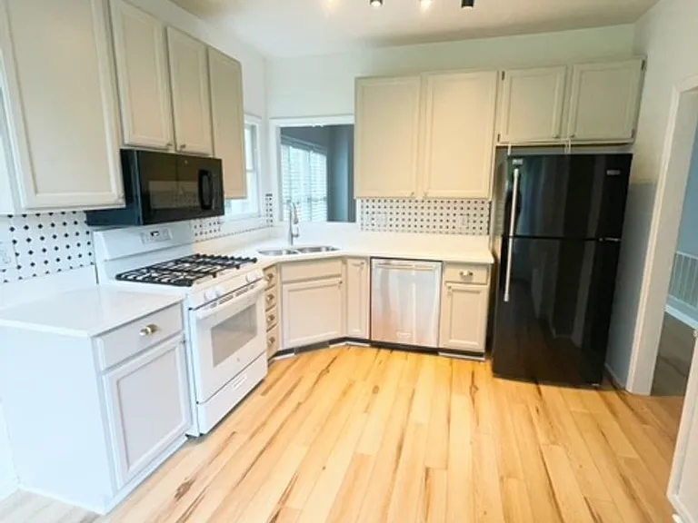 1624 Nesfield Pl — Photo 2
