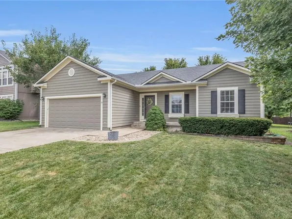 11 Westwood Cir, Ottawa, KS 66067
