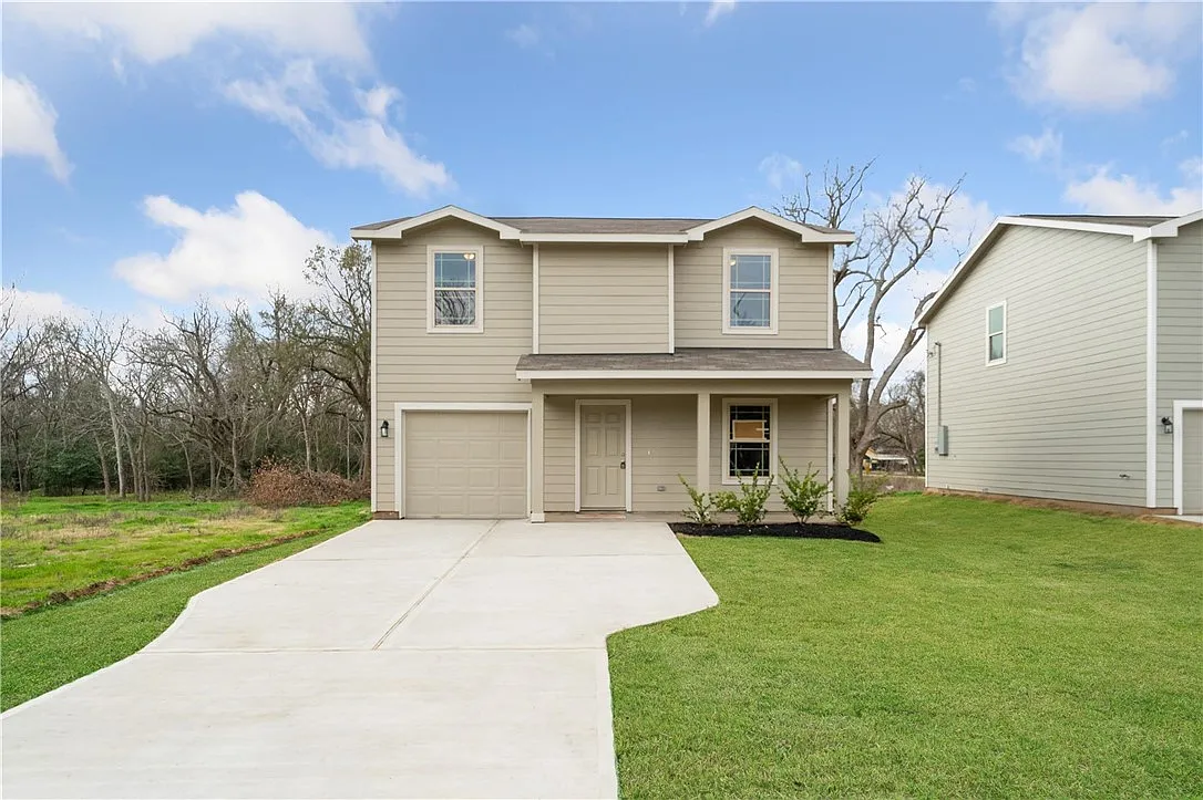 4 bed, 2.5 bath, 1549 sqft, $1,900 — Photo 1