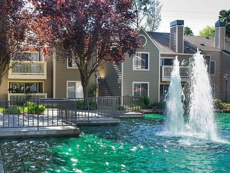 Breathtaking waterfront views and lush garden scenic pathways
