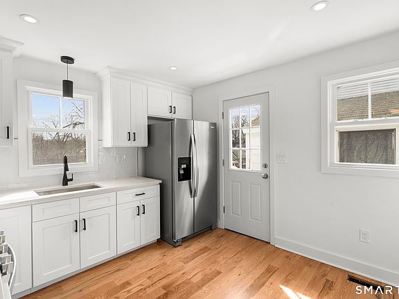 4th image of 159 Lawncrest Road