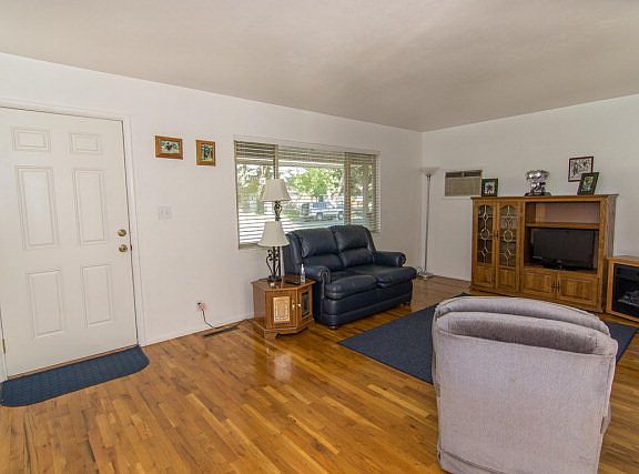 4th image of 324 Valley Dr