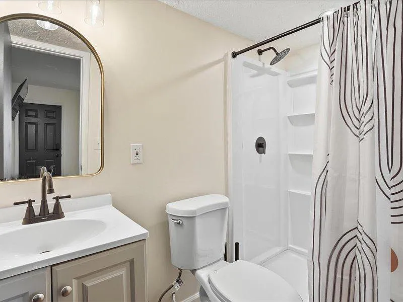 4 bed, 6.0 bath, 3148 sqft, $1,230 — Photo 3