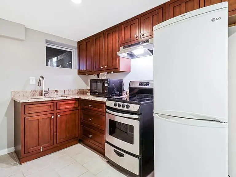 1358 Parkwood Pl NW — Photo 48