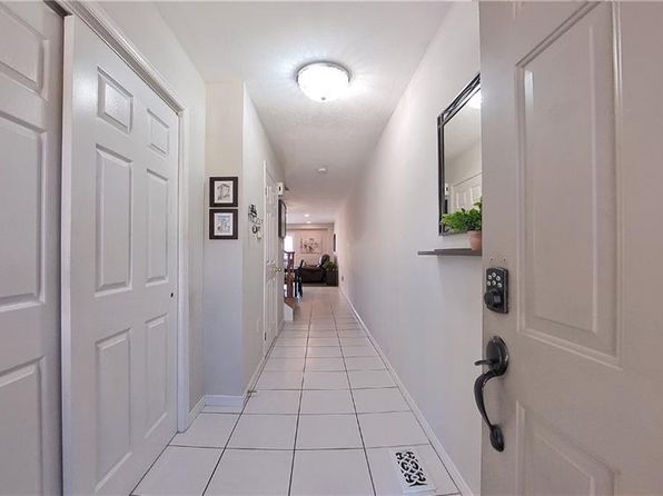 174 Highbury Dr #9, Hamilton, ON L8J 3T8