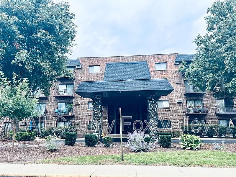 1 bed, 1.0 bath, 900 sqft, $1,800 — Photo 3