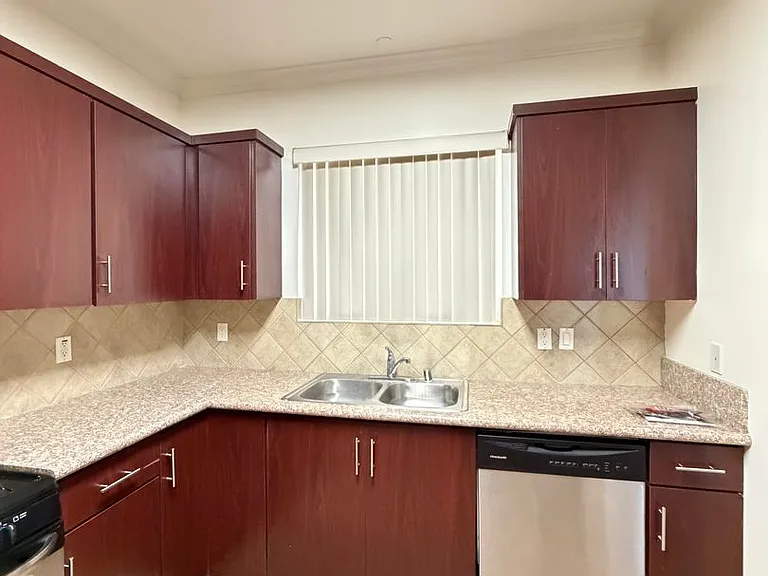 Yaya Nordhoff Apartments — Photo 19