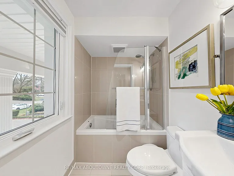 1316 Cambridge Dr — Photo 29