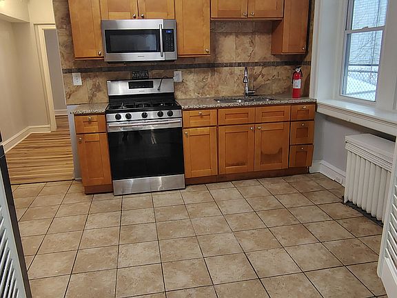 3rd image of 523 W Nedro Ave Floor 1