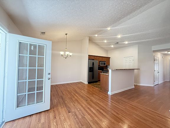 5th image of 140 Alden Ln