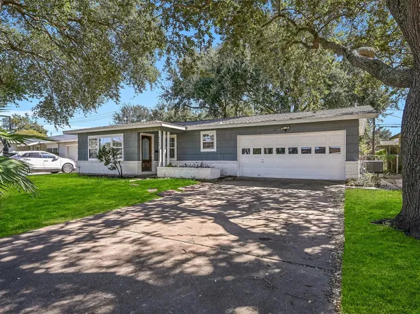 6709 Fairway Dr, Galveston, TX 77551