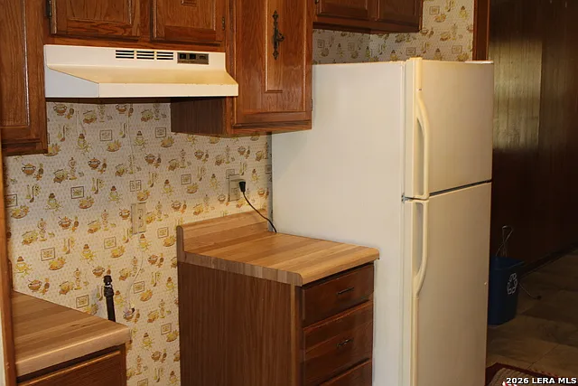 3 bed, 2.0 bath, 1125 sqft, $1,400 — Photo 2