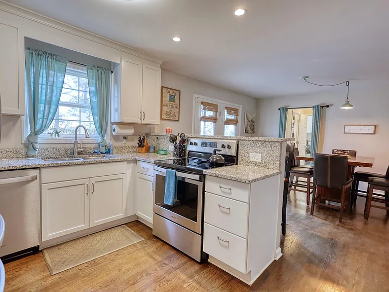 Trammel Dr — Photo 16