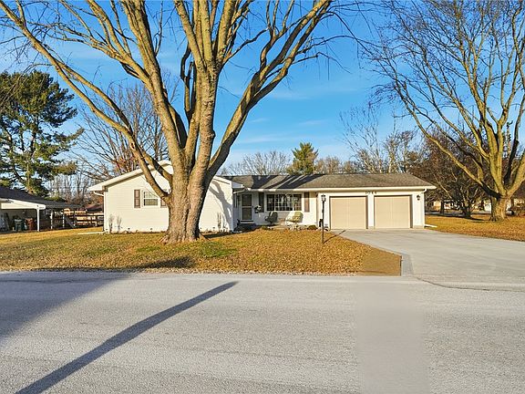 3rd image of 1044 Whitestone Rd