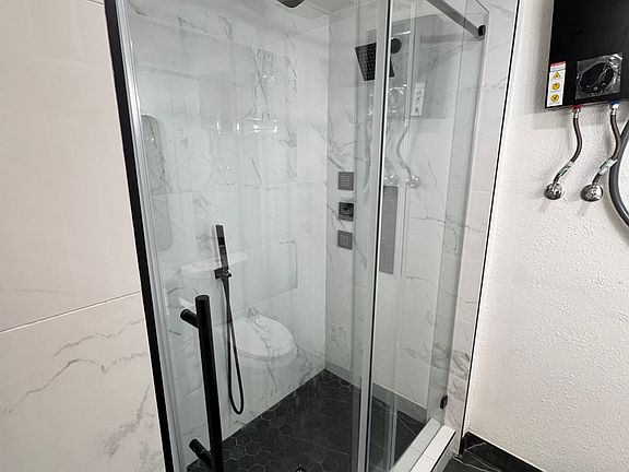 5th image of 8218 Pershing Dr #1/2