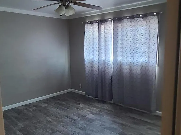 449 E Pierce St — Photo 32