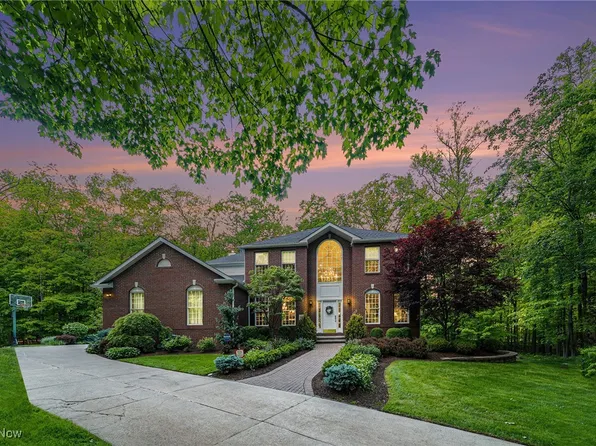 8737 Eagles Nest Ln, Kirtland, OH 44094
