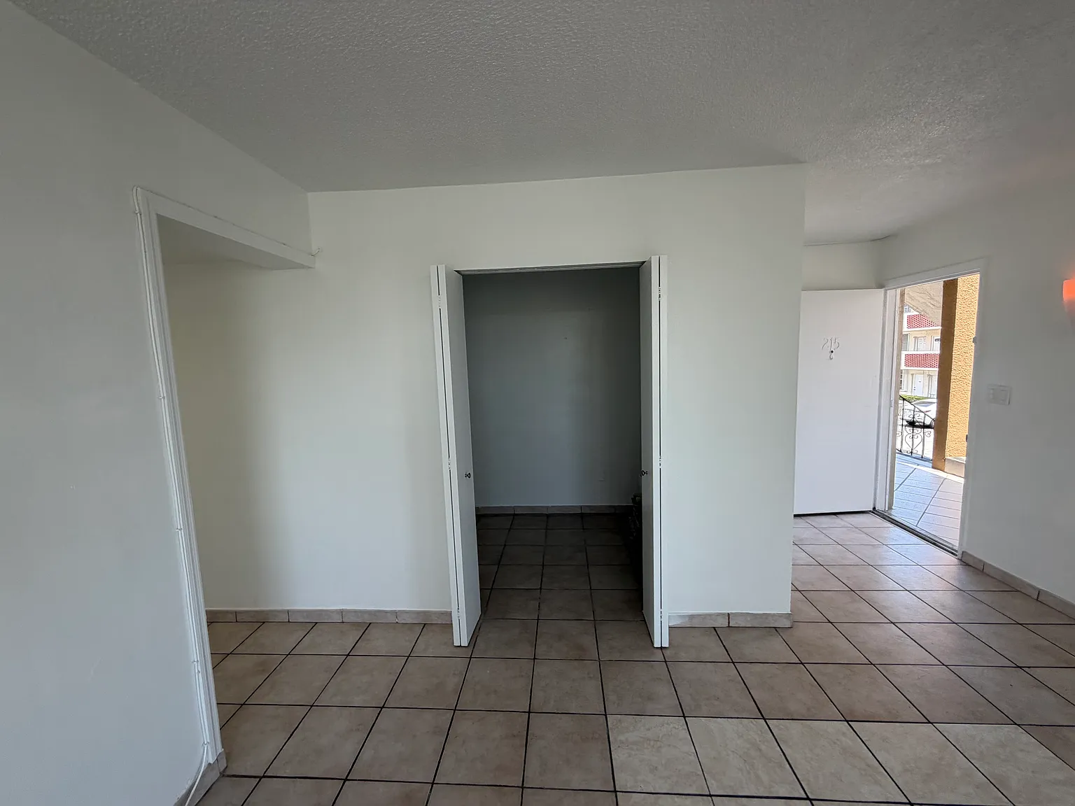 2 bed, 1211 sqft, $2,350 — Photo 4