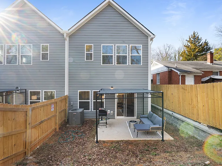 1322 Condon St — Photo 6